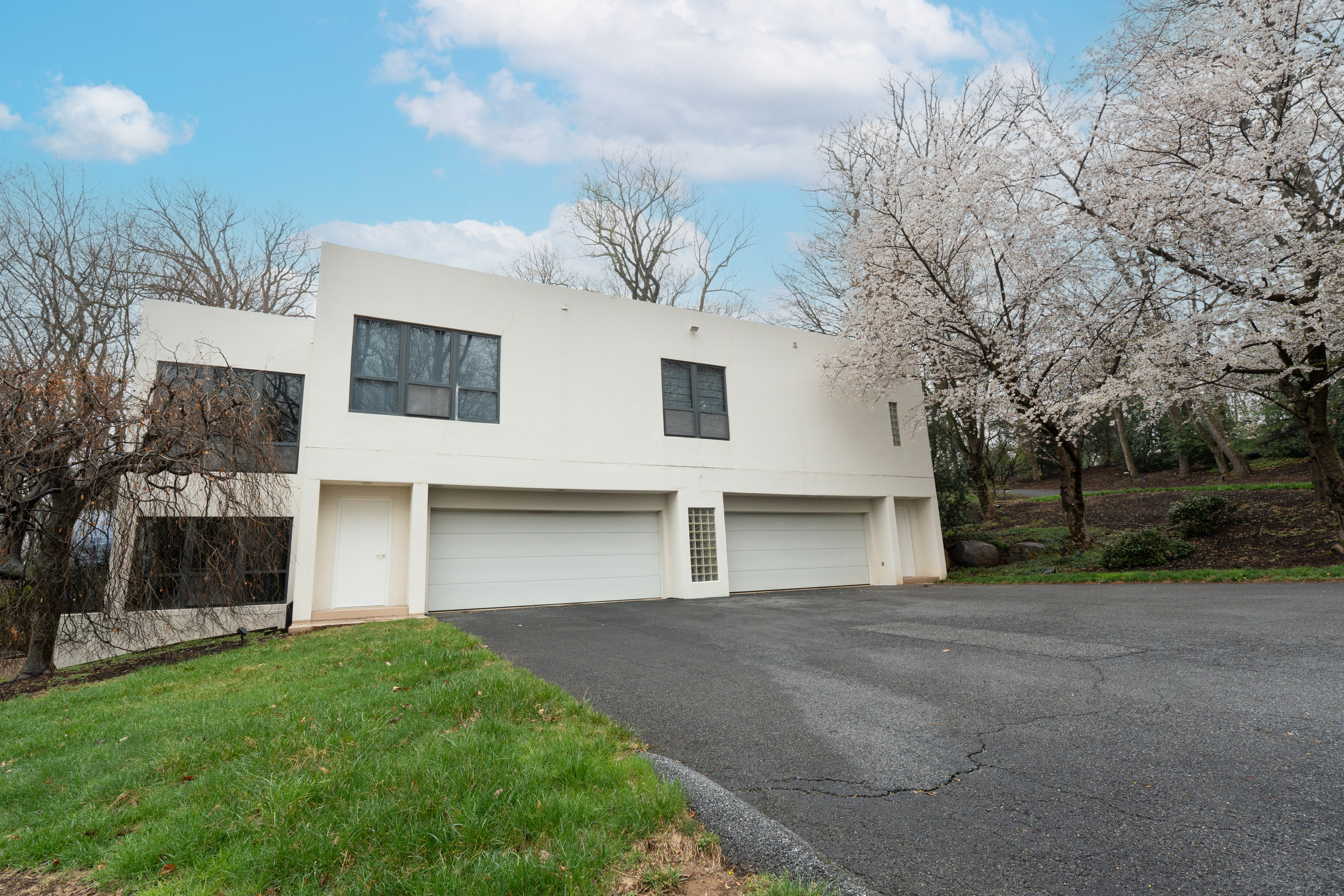 910 Pennwood Circle Lancaster PA 17601