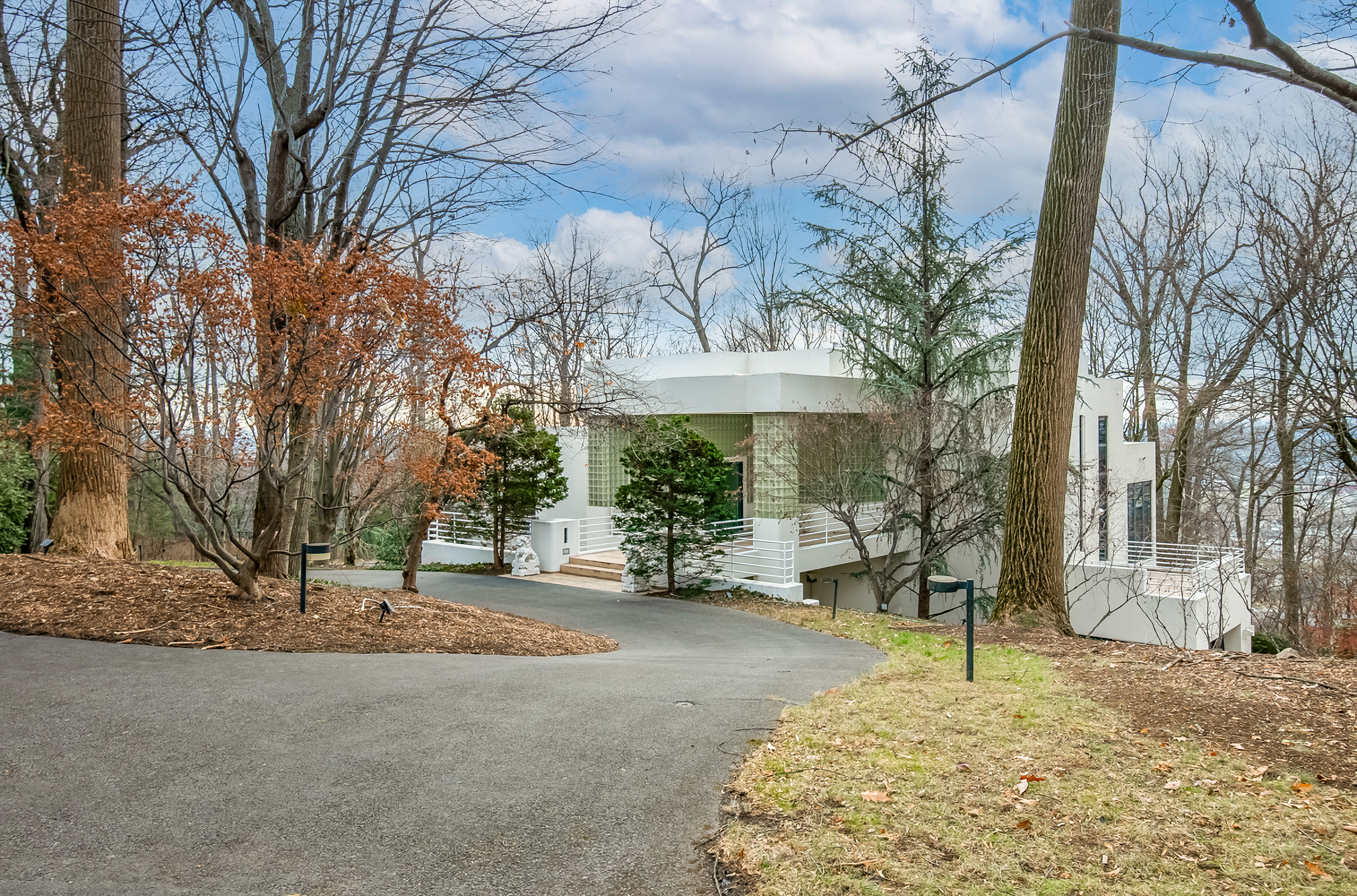 910 Pennwood Circle Lancaster PA 17601