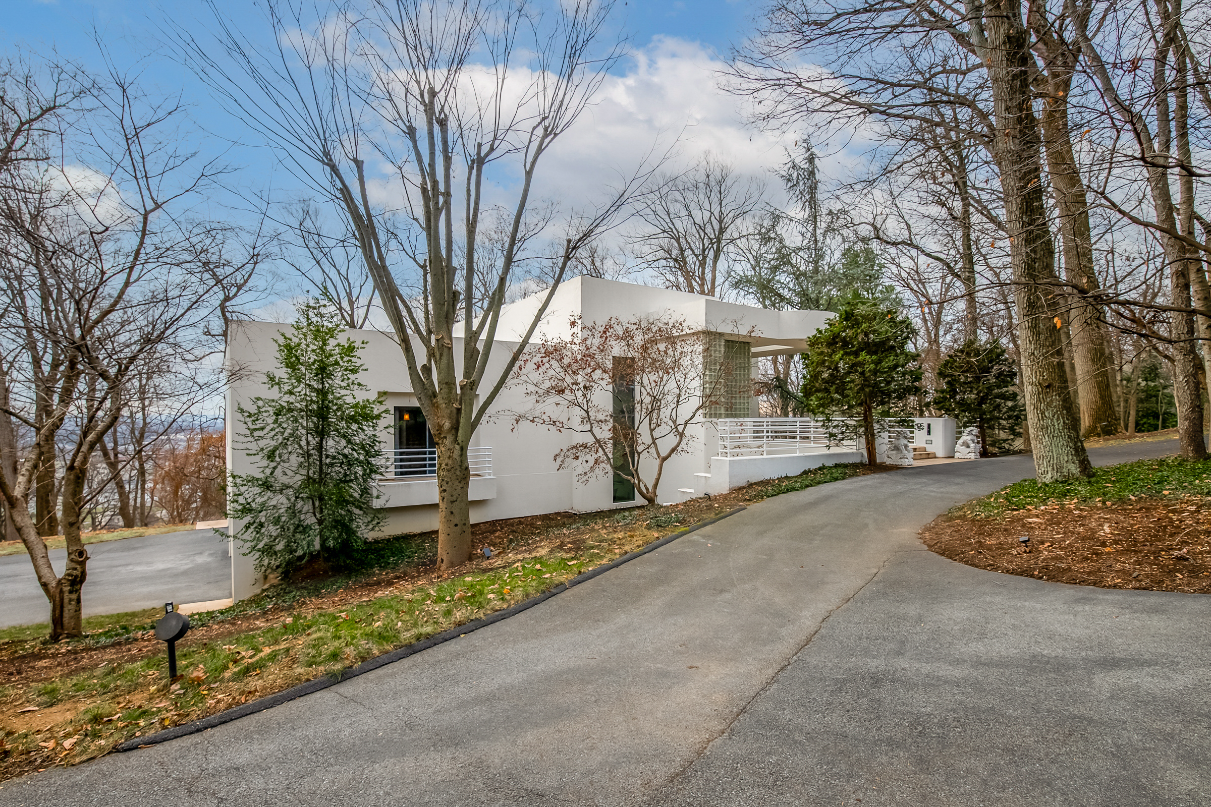 910 Pennwood Circle Lancaster PA 17601