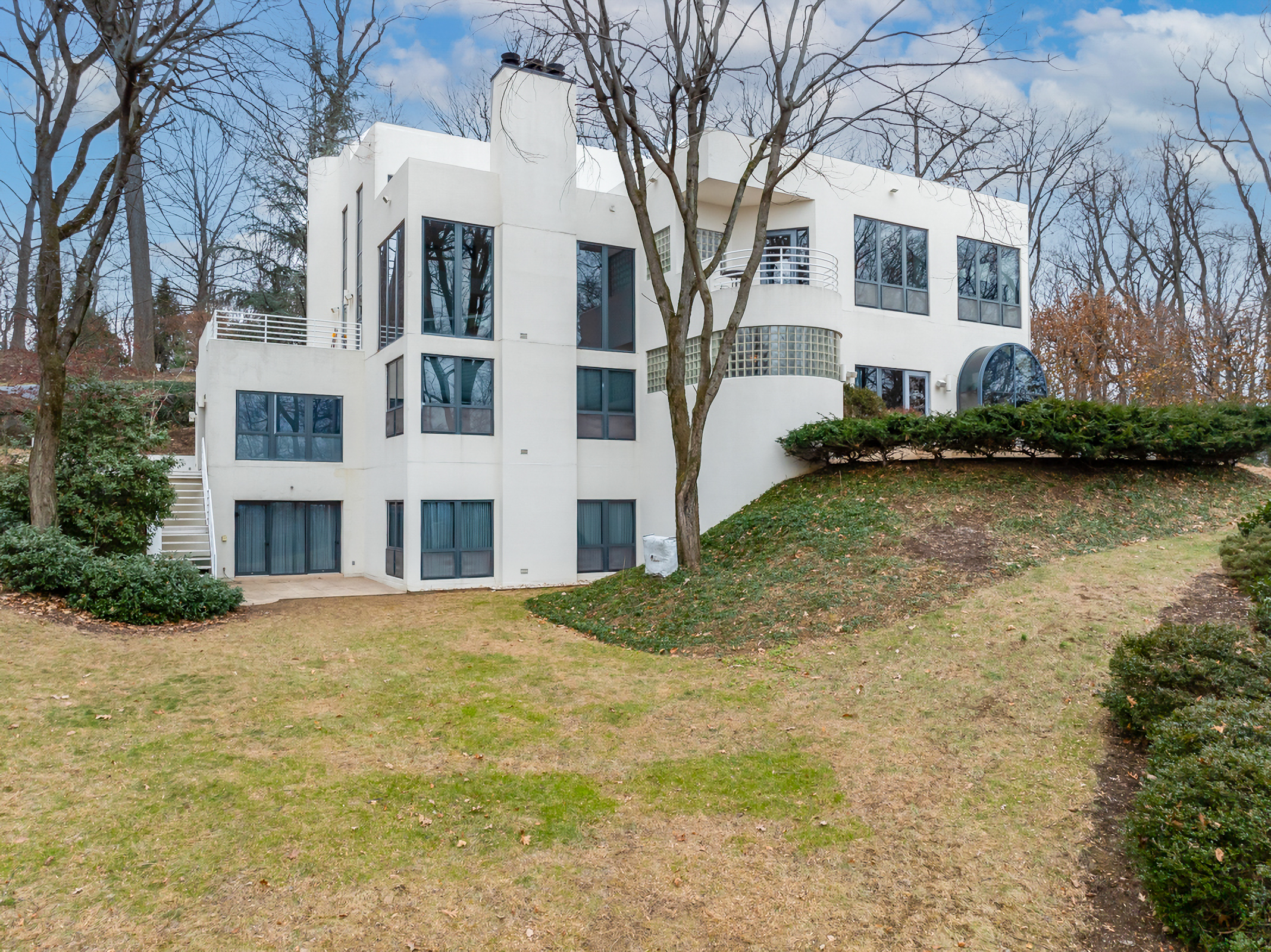 910 Pennwood Circle Lancaster PA 17601