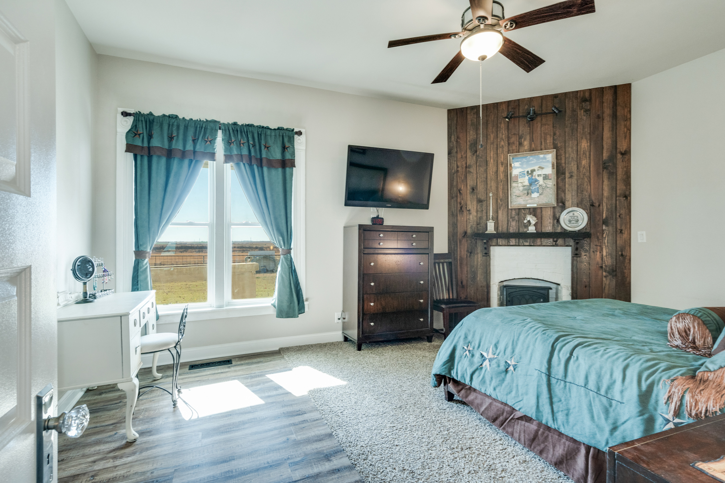 945 Quarter Horse Lane Bellevue TX 76228
