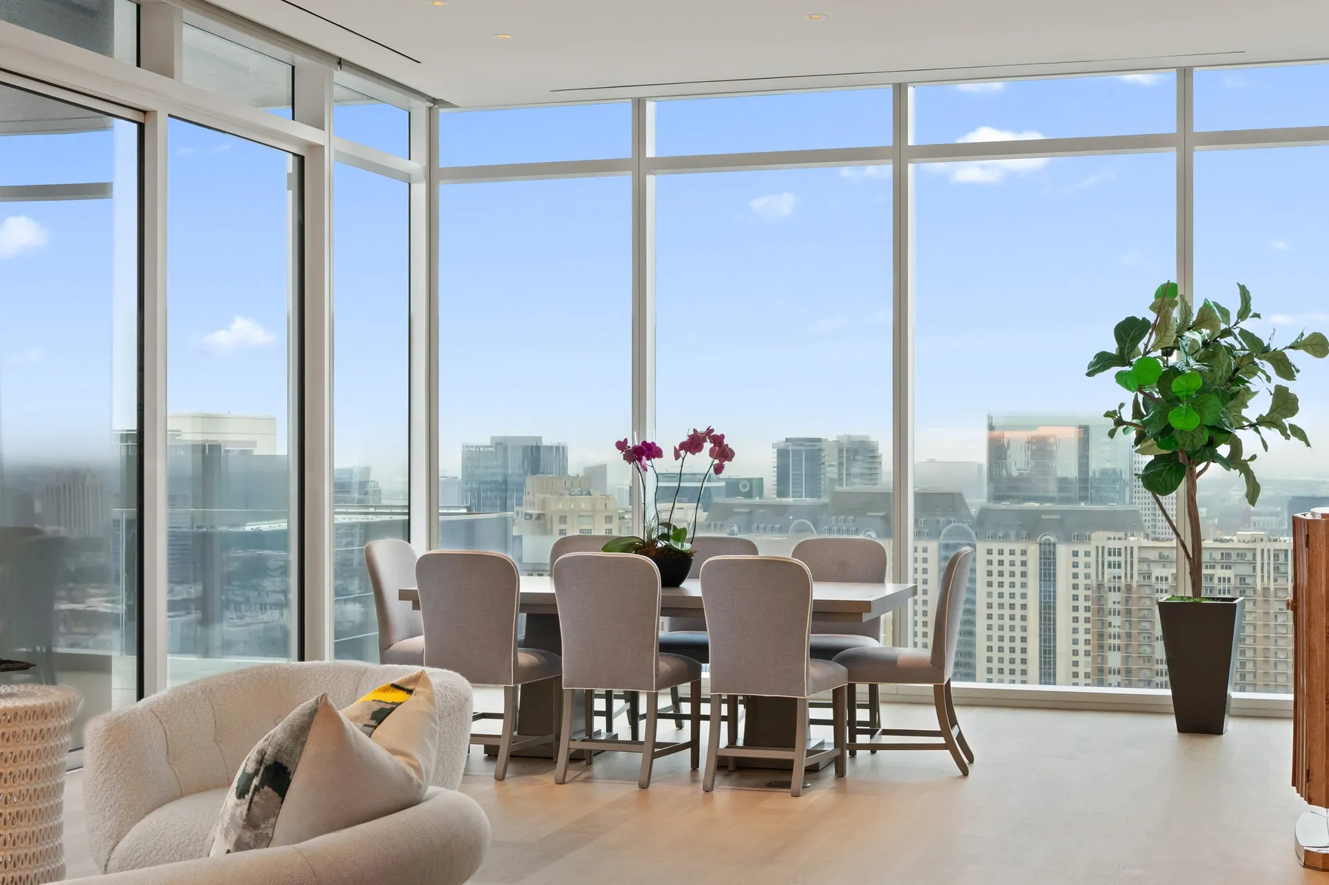 Dallas TX, 1747 Leonard Street, Unit 2402