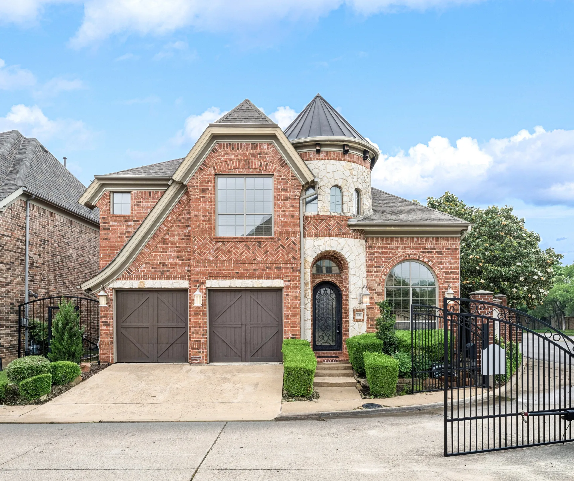 Dallas TX, 9131 Cochran Bluff Lane