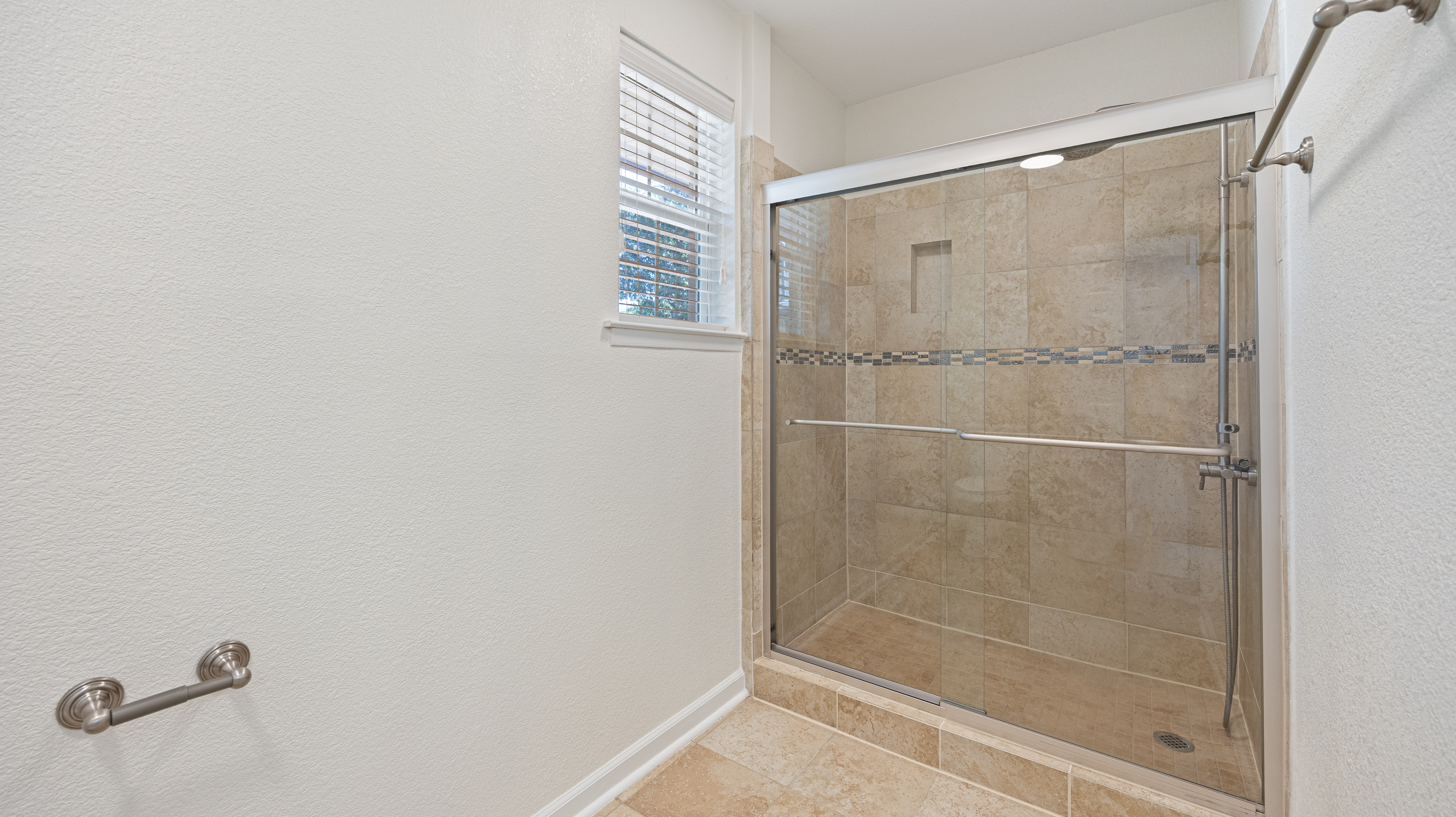 1924 Dakar Road E Fort Worth TX 76116