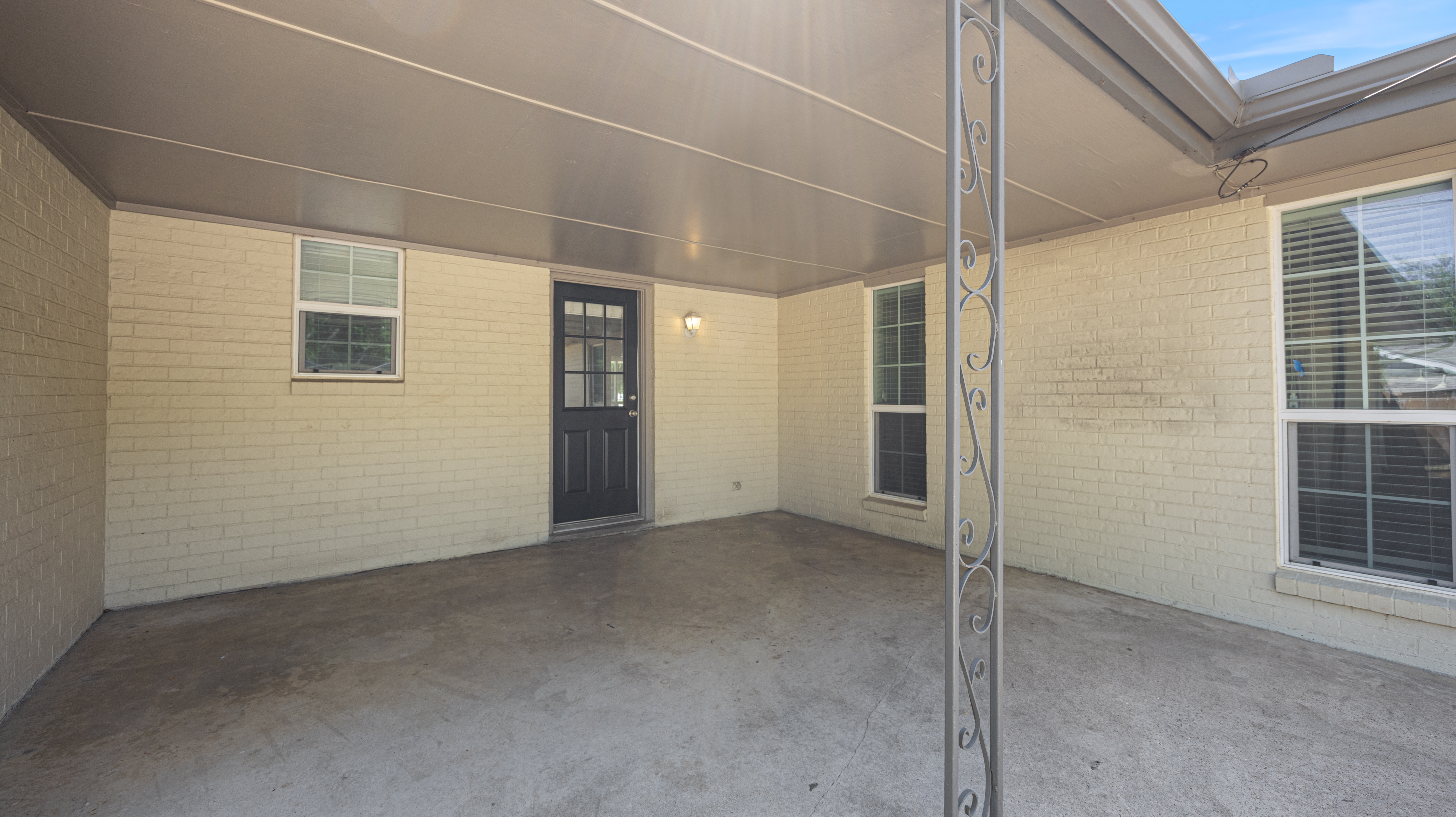 1924 Dakar Road E Fort Worth TX 76116