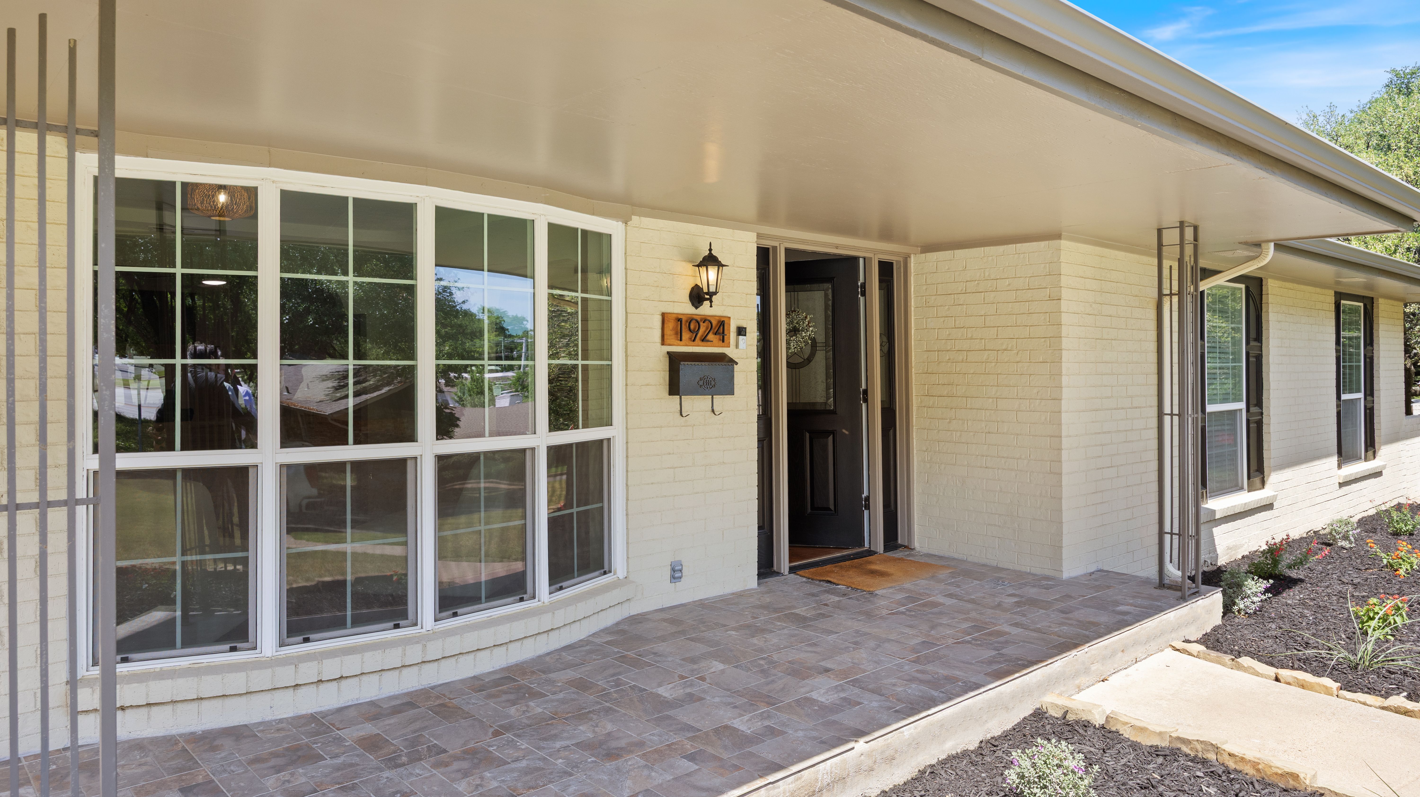 1924 Dakar Road E Fort Worth TX 76116