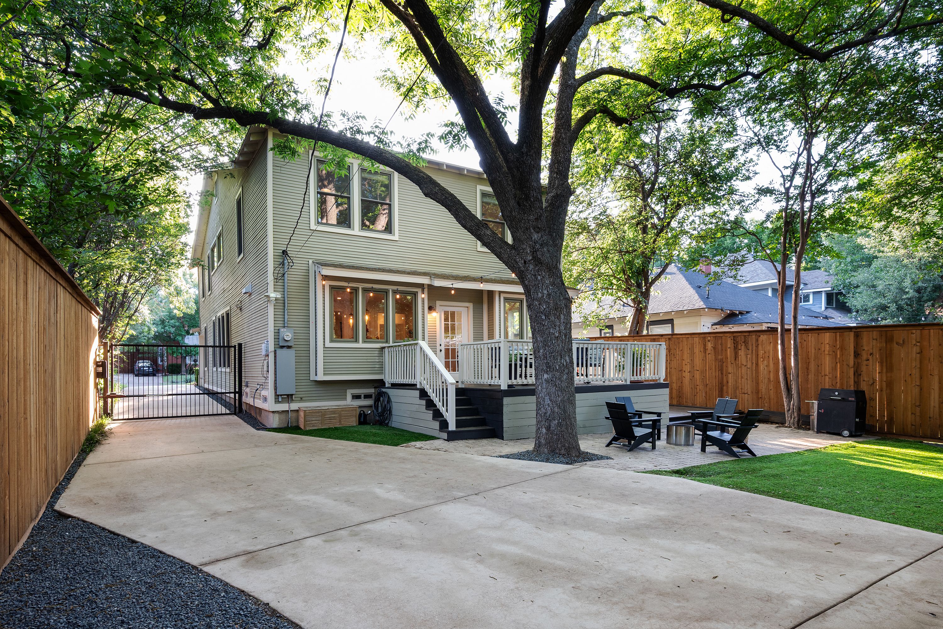 326 S Edgefield Avenue Dallas TX 75208