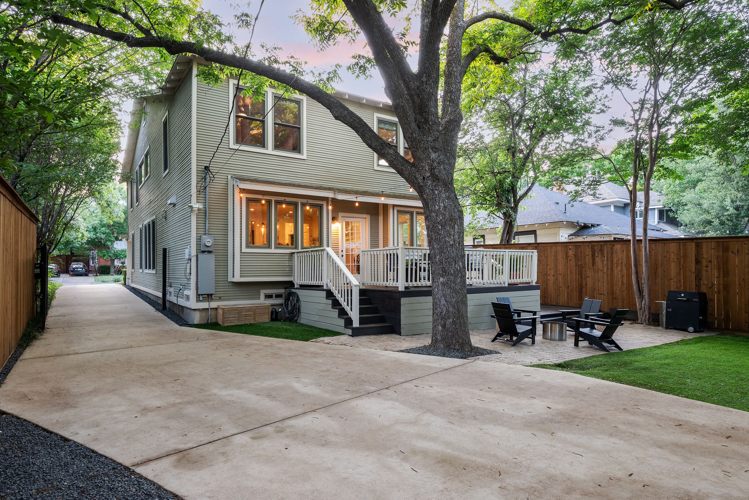 326 S Edgefield Avenue Dallas TX 75208