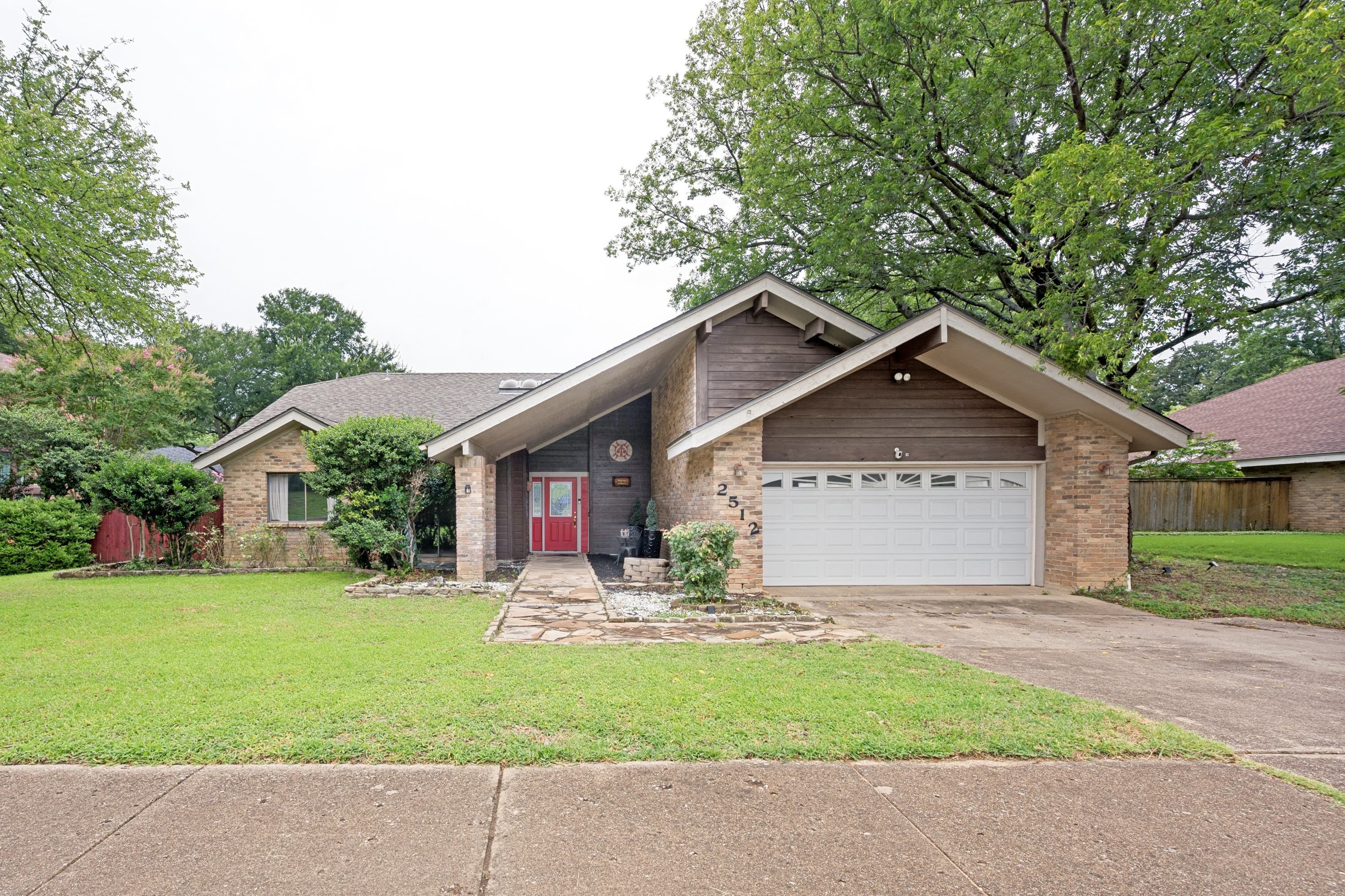 2512 Winding Hollow Lane Arlington TX 76006