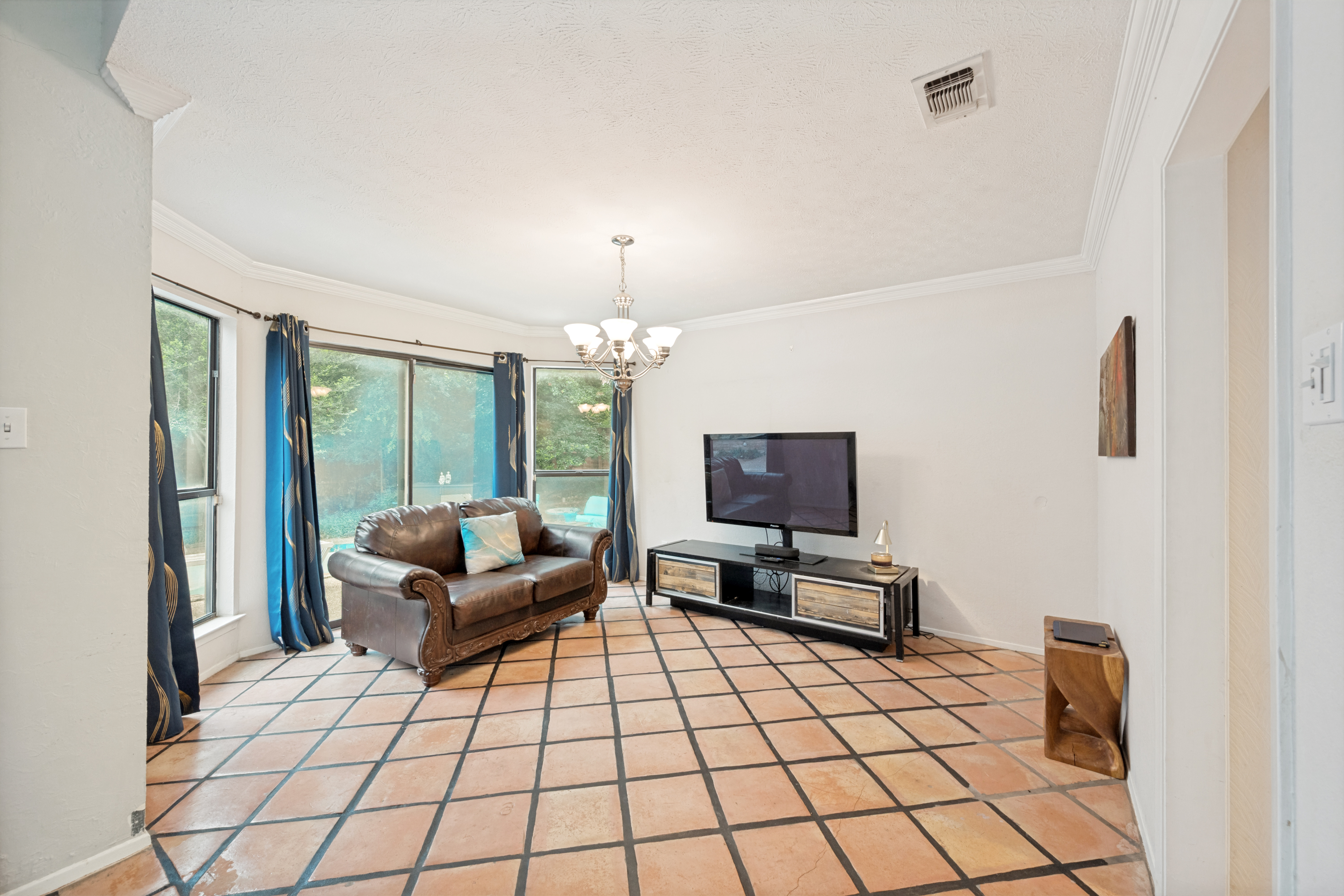 2512 Winding Hollow Lane Arlington TX 76006