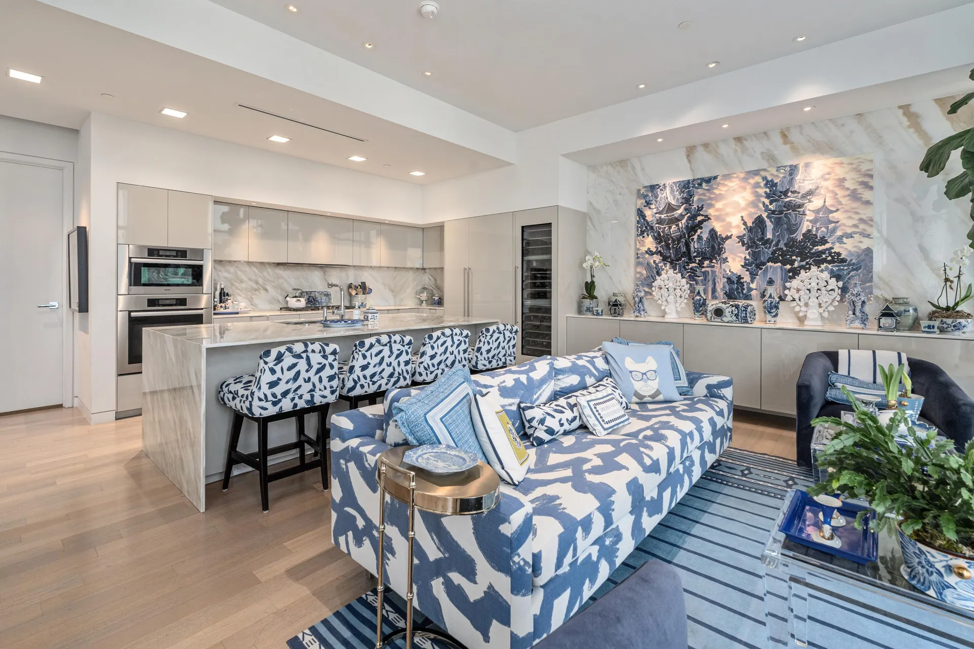 Dallas TX, 1918 Olive Street, Unit 502