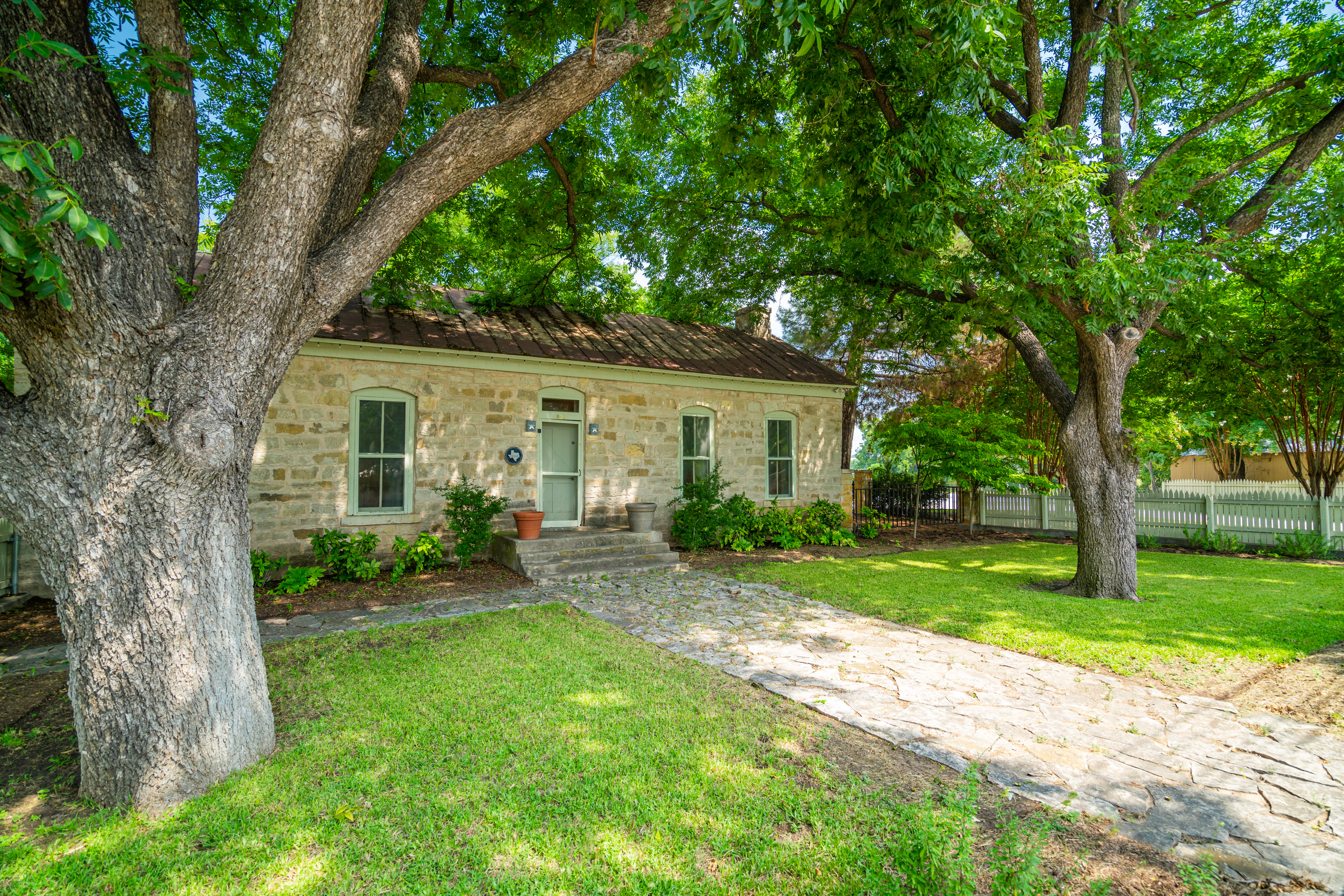 802 S Austin Street Comanche TX 76442