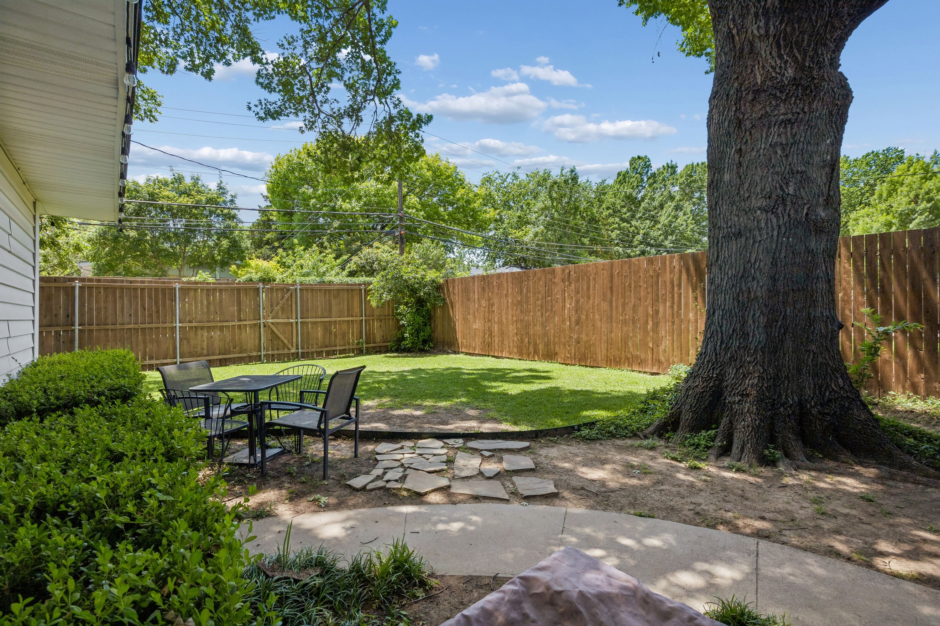 635 Classen Drive Dallas TX 75218