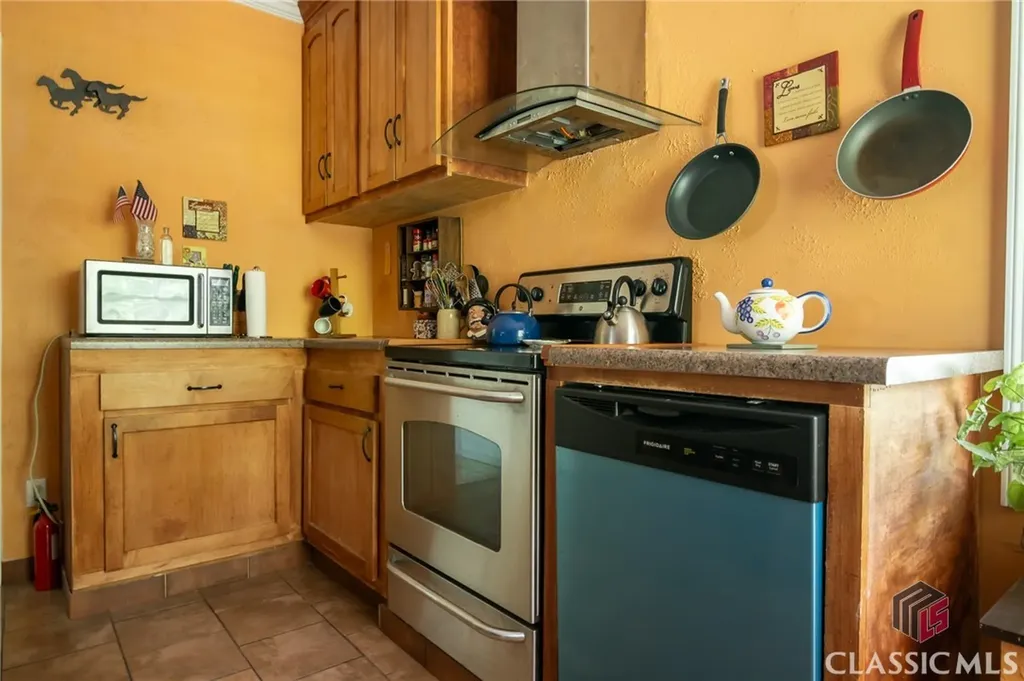 1079 Hardeman Farm Road Carnesville GA 30521