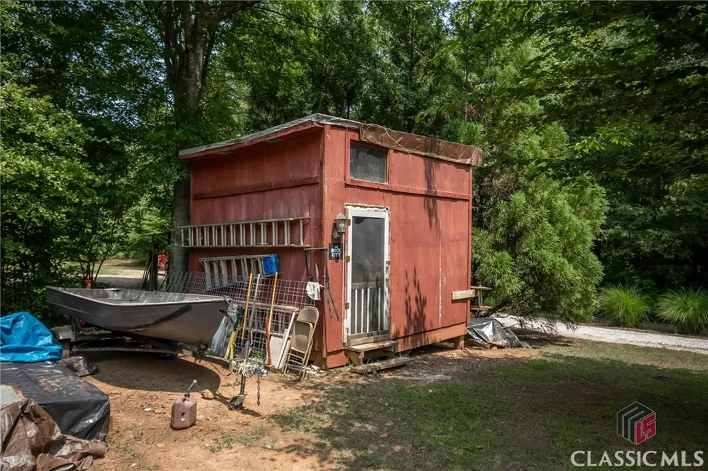 1079 Hardeman Farm Road Carnesville GA 30521