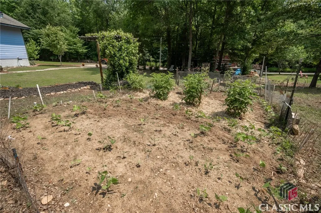 1079 Hardeman Farm Road Carnesville GA 30521