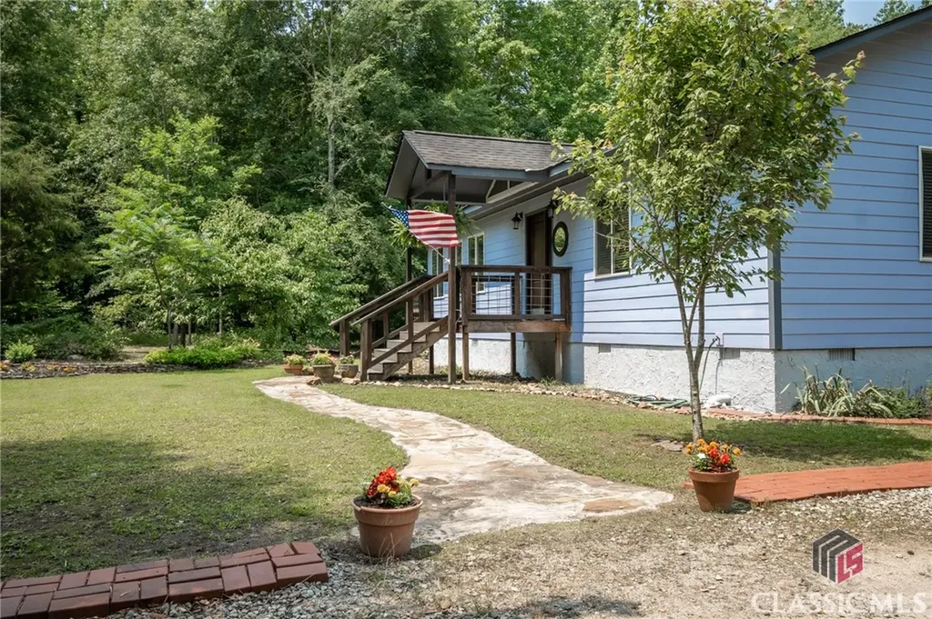 1079 Hardeman Farm Road Carnesville GA 30521