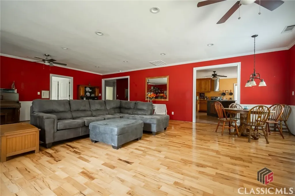 1079 Hardeman Farm Road Carnesville GA 30521