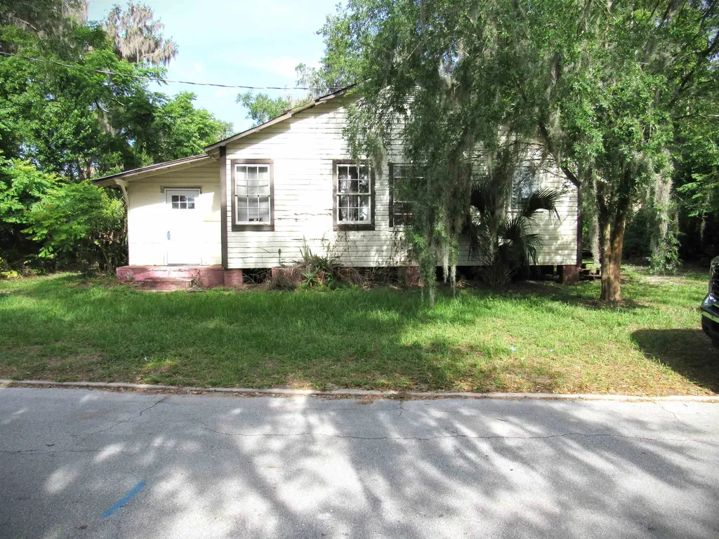 14 S Lake Street Crescent City FL 32112