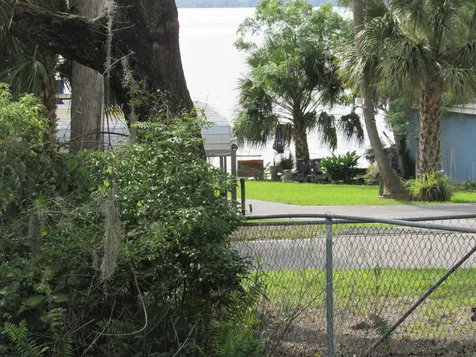 14 S Lake Street Crescent City FL 32112