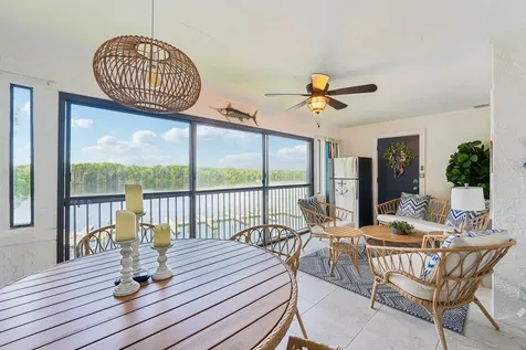 99 Broad River Place Welaka FL 32193