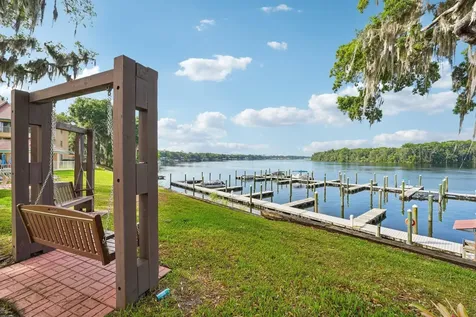 99 Broad River Place Welaka FL 32193
