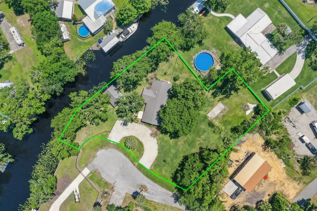 137 & 135 Riverside Drive Satsuma FL 32189