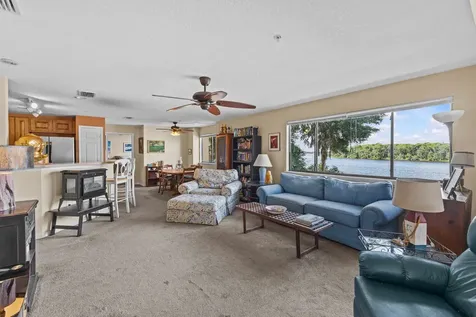 99 Broad River Place Welaka FL 32193