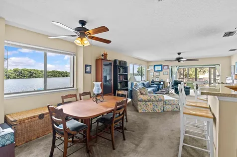 99 Broad River Place Welaka FL 32193