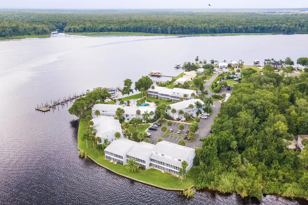 236 River Bend Place Welaka FL 32193