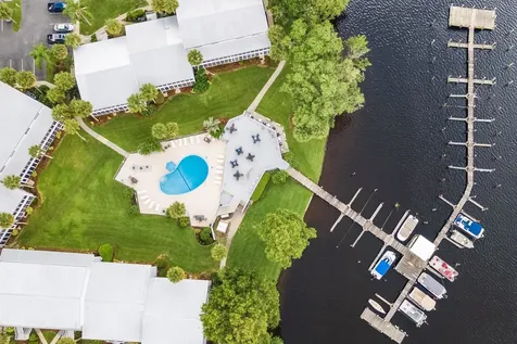 236 River Bend Place Welaka FL 32193