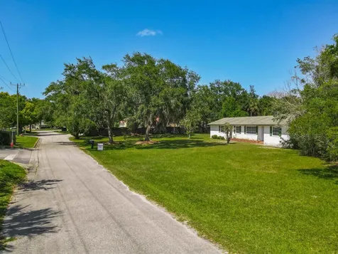 10 Mirror Lake Drive Ormond Beach FL 32174