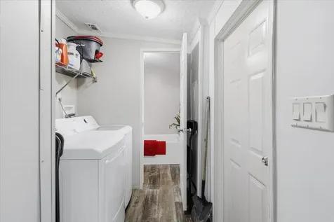 4365 Gladys Hastings FL 32145