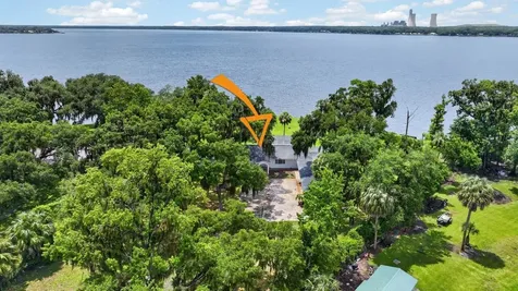 157 W Grandview Drive East Palatka FL 32131