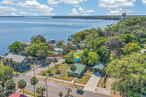 105 Central Avenue Crescent City FL 32112