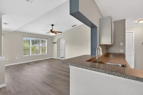 7800 Point Meadows Drive Jacksonville FL 32256