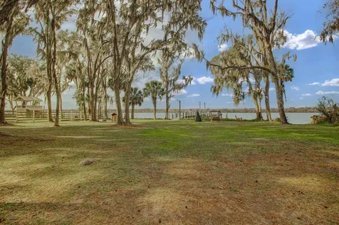 129 Divi Divi Drive San Mateo FL 32187