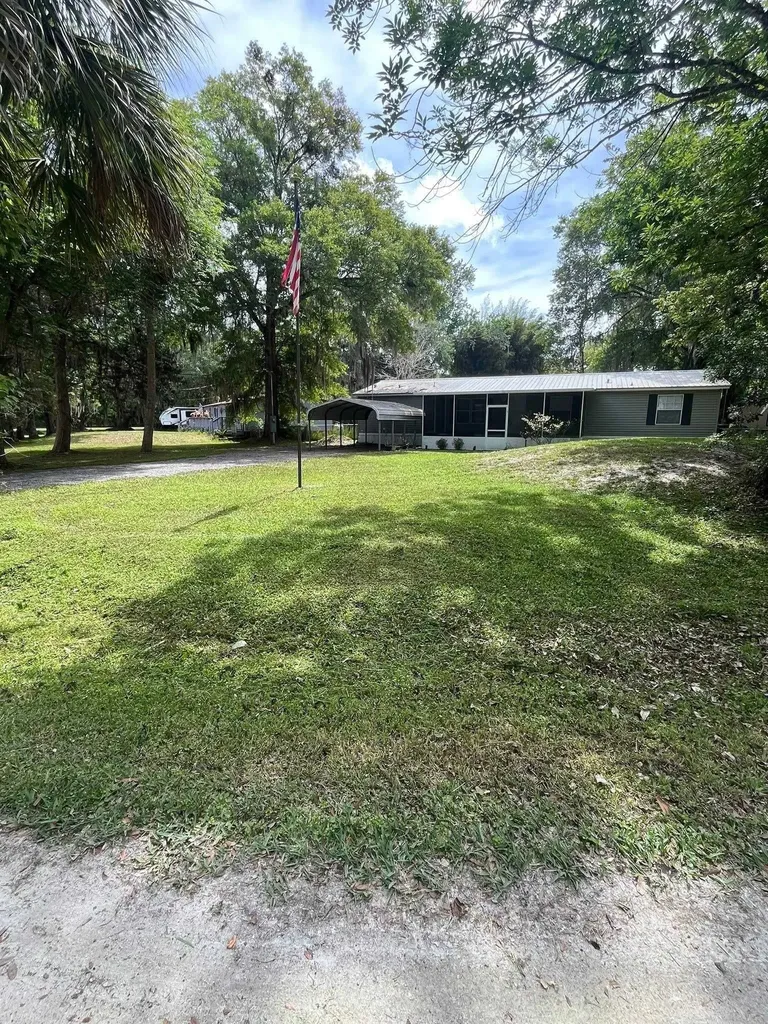 105 Breezewood Circle San Mateo FL 32187
