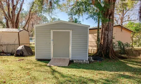 105 Breezewood Circle San Mateo FL 32187