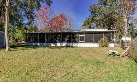 105 Breezewood Circle San Mateo FL 32187
