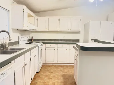 105 Breezewood Circle San Mateo FL 32187