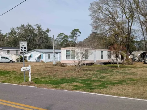 102 Edgewater Road Satsuma FL 32189