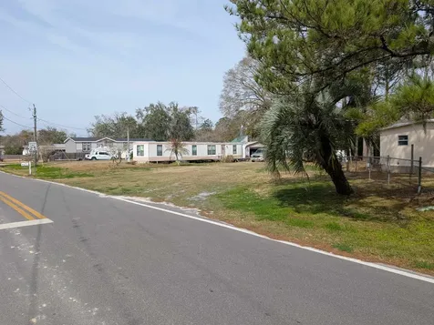 102 Edgewater Road Satsuma FL 32189