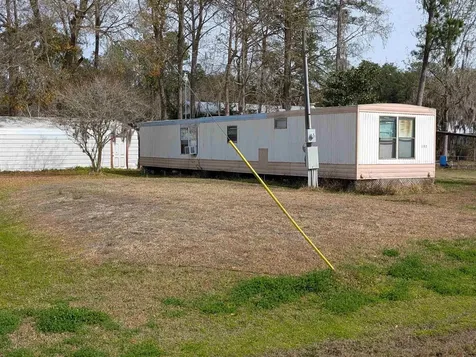 102 Edgewater Road Satsuma FL 32189