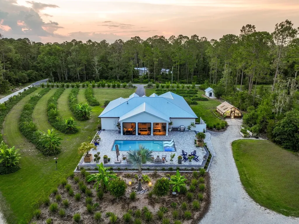 4235 Jefferson Avenue Hastings FL 32145