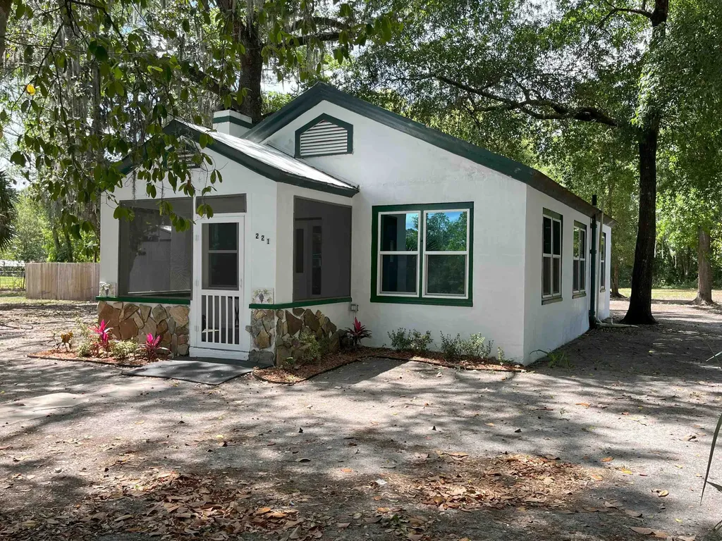 221 Old Peniel Road Palatka FL 32177