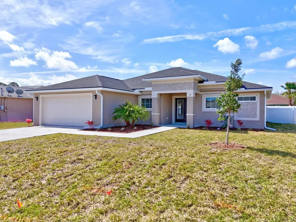 7 Lyndenhurst Palm Coast FL 32137-9521