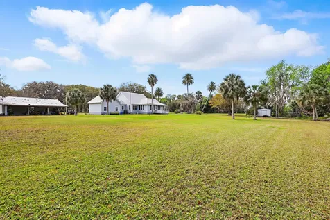 134 Commercial Avenue East Palatka FL 32131