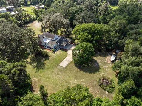113 S Oakland Avenue San Mateo FL 32187