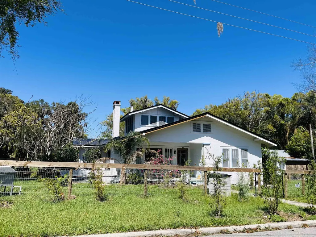 128 Magnolia Crescent City FL 32112